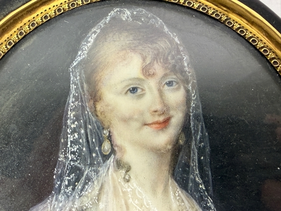 Stunning Antique Hand-Painted Miniature Portrait Snuff Trinket Box 3.25'W X 1'H (Side Of Lid Has a Crack - See Photos) 80.0g [Photo 2]