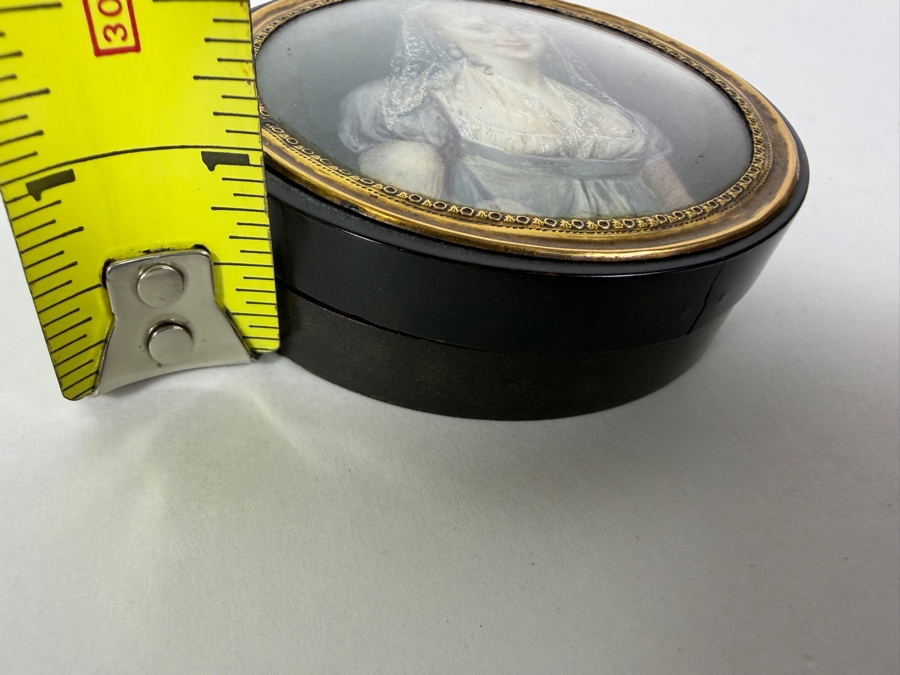Stunning Antique Hand-Painted Miniature Portrait Snuff Trinket Box 3.25'W X 1'H (Side Of Lid Has a Crack - See Photos) 80.0g [Photo 15]