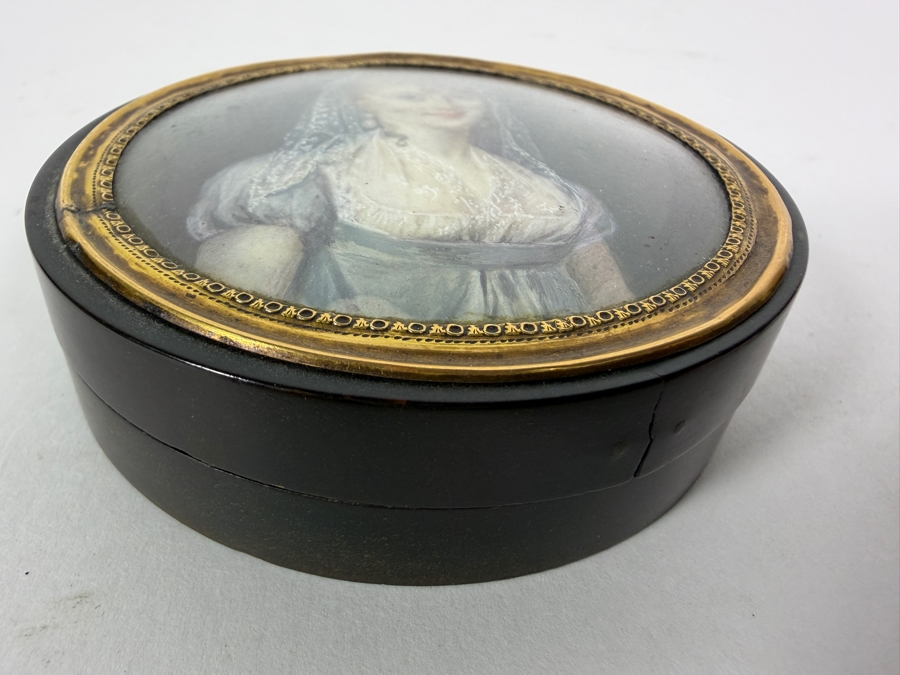 Stunning Antique Hand-Painted Miniature Portrait Snuff Trinket Box 3.25'W X 1'H (Side Of Lid Has a Crack - See Photos) 80.0g [Photo 8]