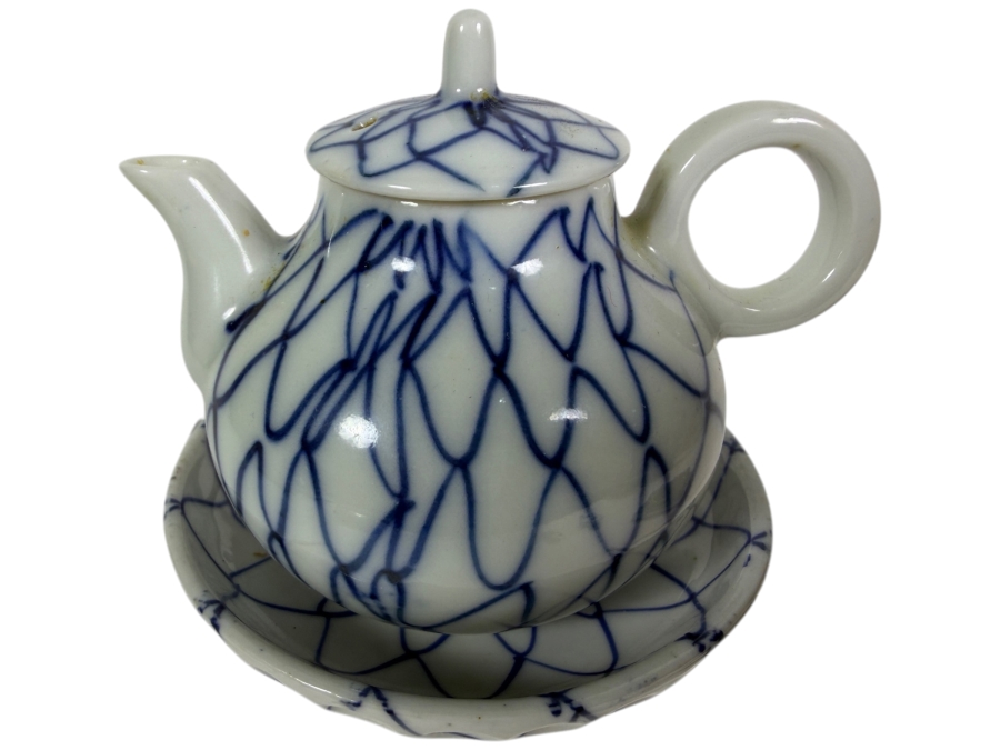 Vintage Chinese Blue And White Porcelain Fishnet Style Teapot With Matching Miniature Underplate Saucer 3'H