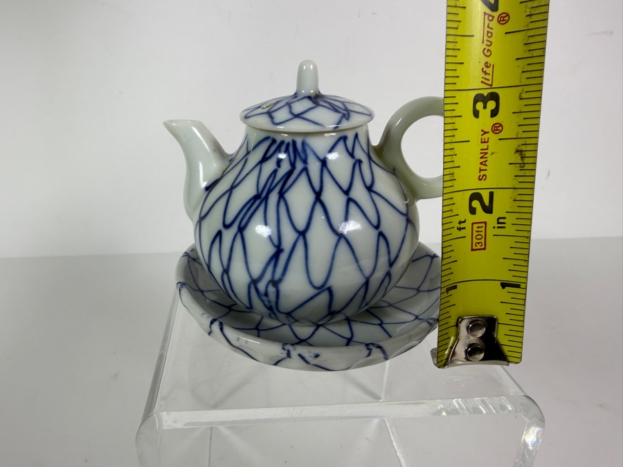 Vintage Chinese Blue And White Porcelain Fishnet Style Teapot With Matching Miniature Underplate Saucer 3'H [Photo 7]
