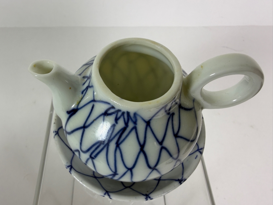 Vintage Chinese Blue And White Porcelain Fishnet Style Teapot With Matching Miniature Underplate Saucer 3'H [Photo 3]