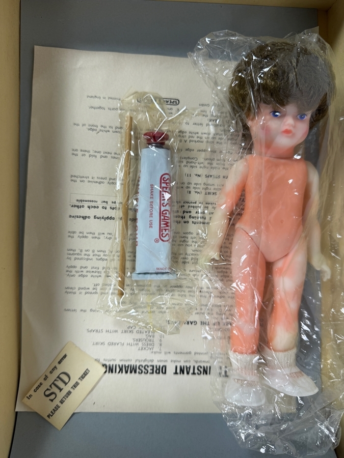 New Old Stock Vintage 1960s Spear's Flotti Instant Dressmaking Doll Kit [Photo 3]