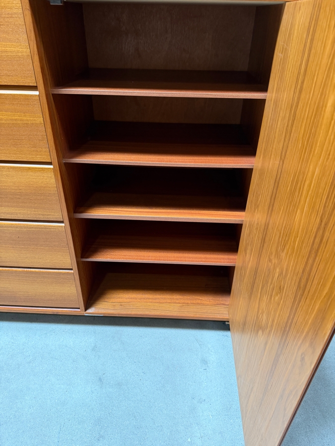 Vintage Mid-Century Modern Teak Veneer Dresser Gentleman's Chest 48W X 18D X 45H [Photo 4]