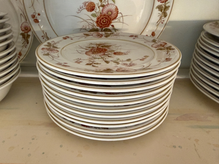 Just Added - Versatone by Noritake Hofgarten Pattern Approximate Service for 12 Made in Japan [Photo 3]