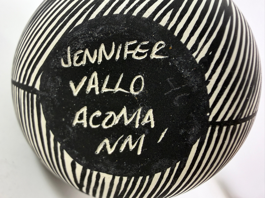 Just Added - Jennifer Vallo Acoma, NM Small Native American Pottery Jar with Bear 3'H [Photo 5]