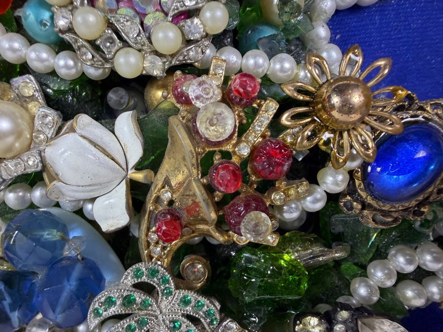 Just Added - Vintage Illuminated Mid Century Costume Jewelry Christmas Tree Art In Gilt Frame Featuring Attached Electric Light Cord 13.5 X 16.5 [Photo 11]