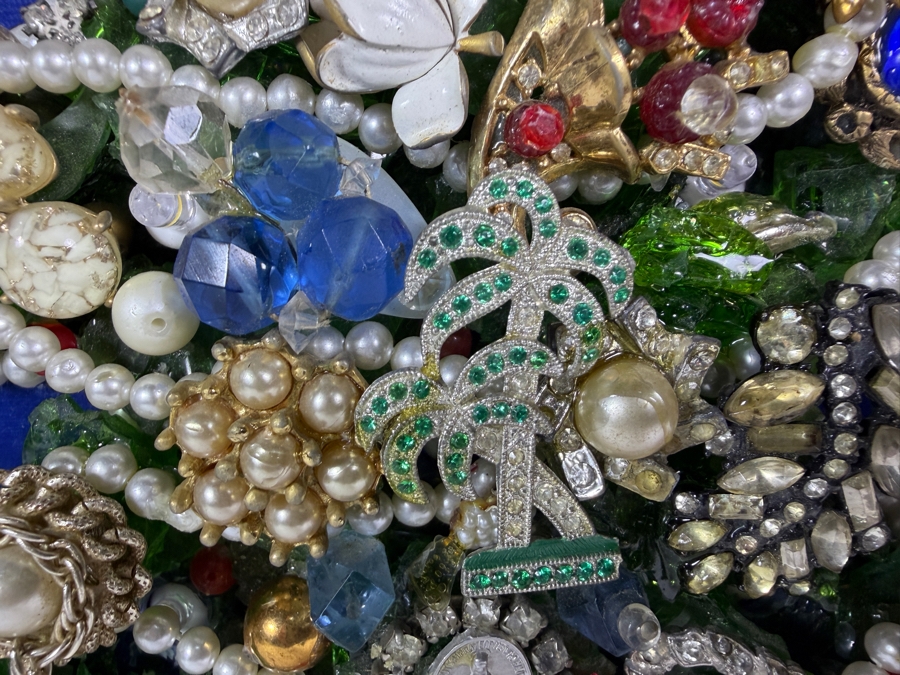 Just Added - Vintage Illuminated Mid Century Costume Jewelry Christmas Tree Art In Gilt Frame Featuring Attached Electric Light Cord 13.5 X 16.5 [Photo 8]