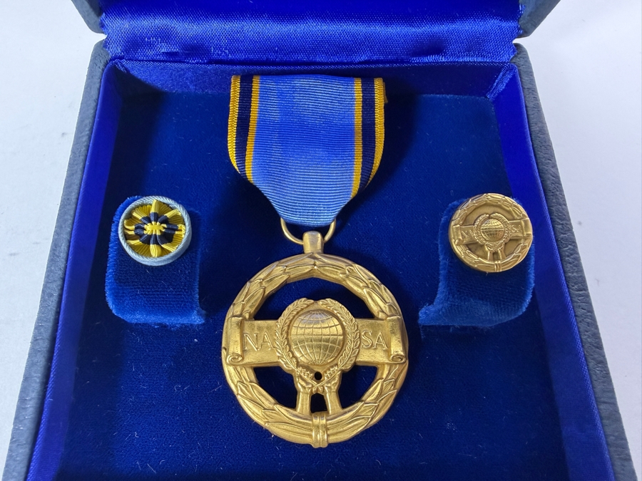 Just Added - RARE Vintage 1975 NASA Exceptional Service Medal in Original Box with Framed NASA Signed Certificate Presented to Robert C. Tausworthe with Original 1975 NASA Annual Awards Ceremony Program Presenting the Award to Dr. Tausworthe [Photo 4]