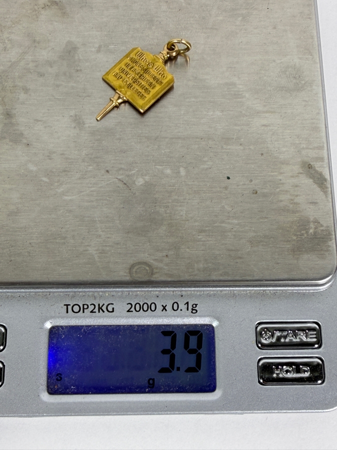 Just Added - 10k Gold Pendant Charm Who's Who Among Students in American Universities and Colleges Presented to Robert C. Tausworthe 1956-57 3.9g [Photo 4]