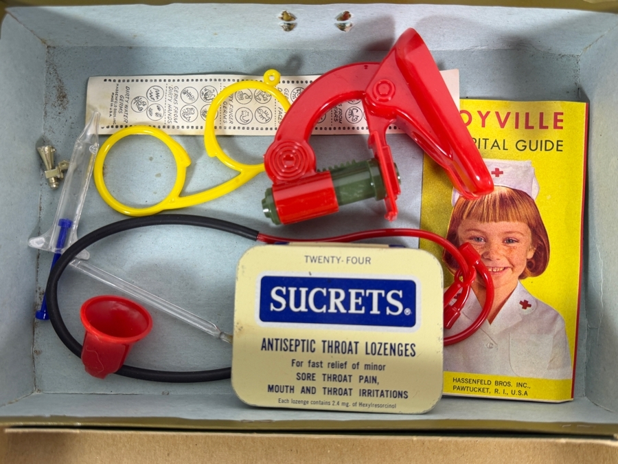 Just Added - Vintage 1964 Hasbro G.I. Joe Combat Medic Doctor Kit (Model #1331) and (2) New Old Stock Hasbro G.I. Joe Action Soldier Accessory Sets [Photo 6]