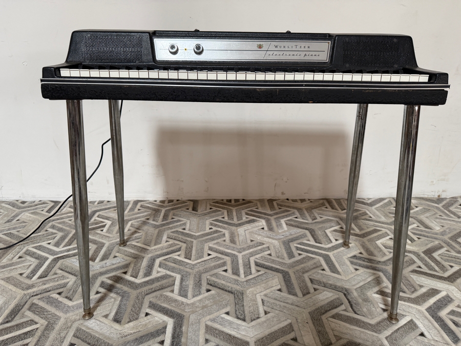 Vintage 1979 Wurlitzer 200A Electric Piano 135435L with Sustain Pedal from Wade Norton's Personal Collection [Photo 3]