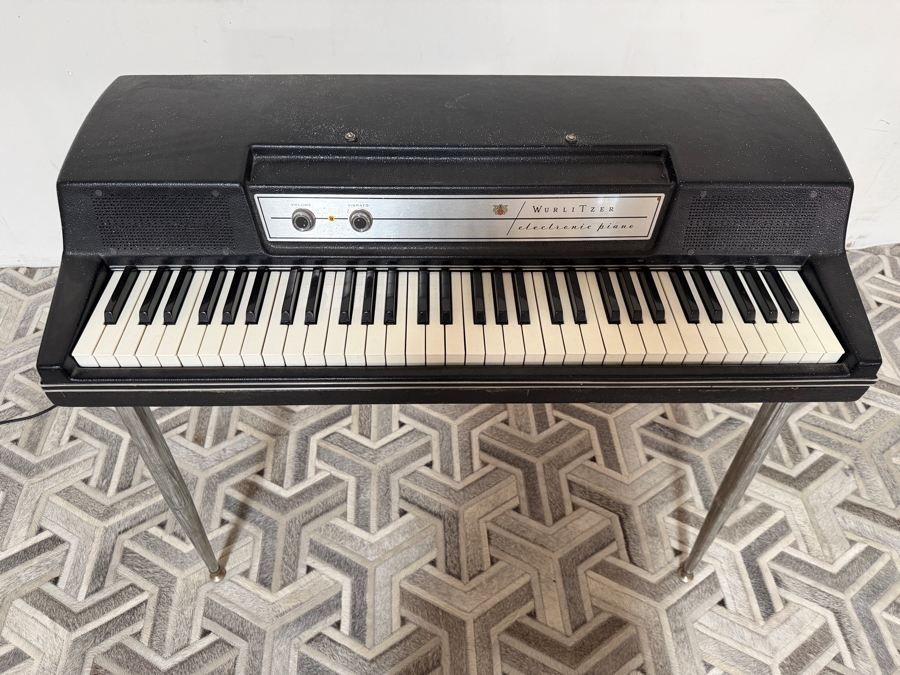 Vintage 1979 Wurlitzer 200A Electric Piano 135435L with Sustain Pedal from Wade Norton's Personal Collection [Photo 4]