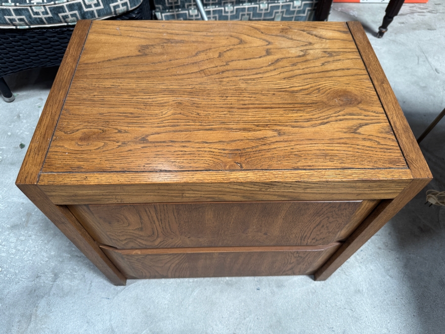 Just Added - Huntley By Thomasville Woodrun Collection Vintage Oak 2-Drawer Nightstand [Photo 2]
