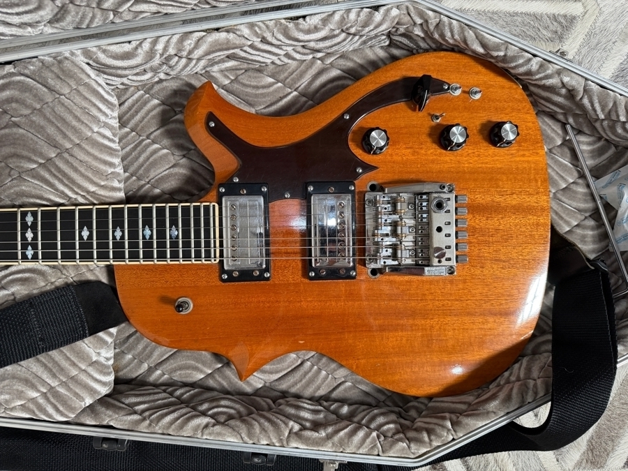 Vintage 1974 BC Rich Seagull Electric Guitar 408033 Famously Used on Stage by a Young Jeff Healey with First-Generation Hardshell Coffin Case from Wade Norton's Personal Collection [Photo 4]