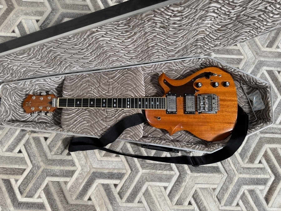 Vintage 1974 BC Rich Seagull Electric Guitar 408033 Famously Used on Stage by a Young Jeff Healey with First-Generation Hardshell Coffin Case from Wade Norton's Personal Collection [Photo 3]