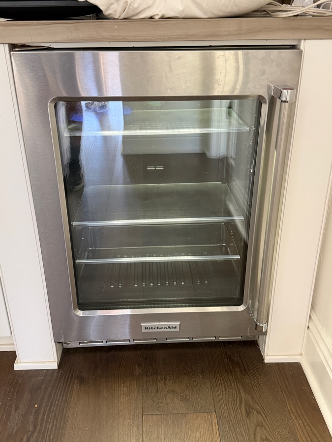 KitchenAid 24-Inch Undercounter Compact Beverage Refrigerator With Glass Door Model KURL304ESS01 Retail $2,299 [Photo 2]
