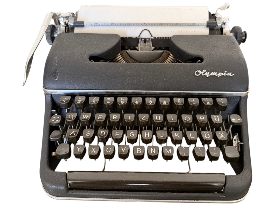 Vintage 1950s Olympia SM3 De Luxe Manual Portable Typewriter In Matte Black Crinkle Finish
