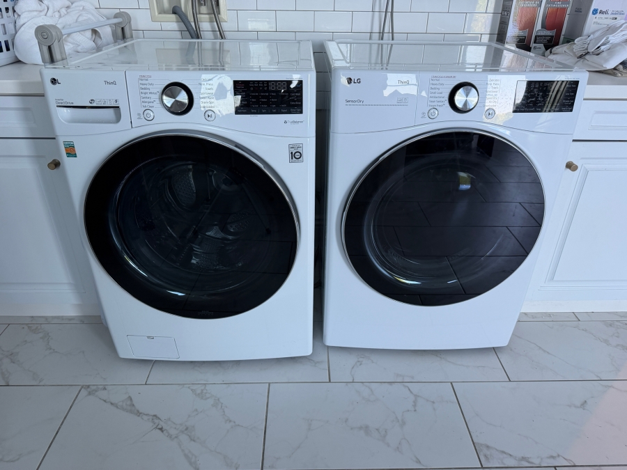 LG ThinQ Smart Front-Load Laundry Suite Featuring the LG WM4000HWA Washer and Matching LG DLGX4001W Gas Dryer Retails $1,800