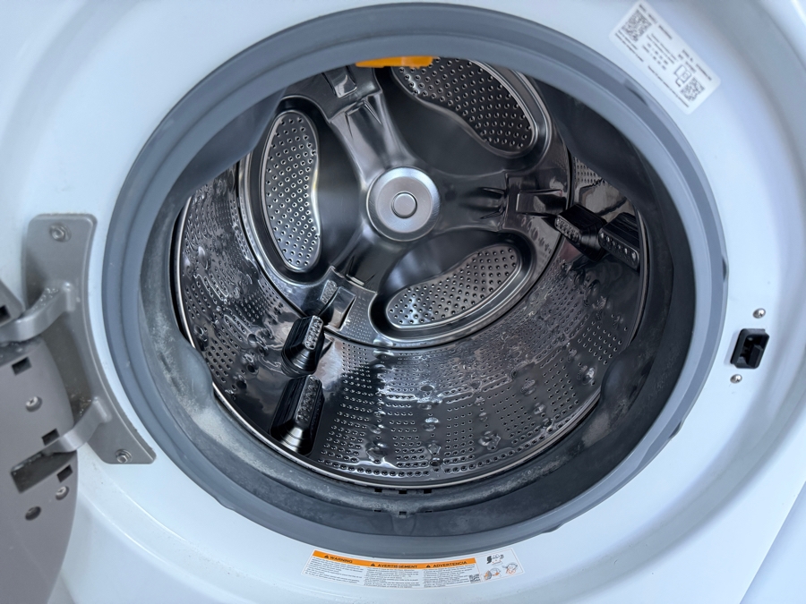 LG ThinQ Smart Front-Load Laundry Suite Featuring the LG WM4000HWA Washer and Matching LG DLGX4001W Gas Dryer Retails $1,800 [Photo 7]