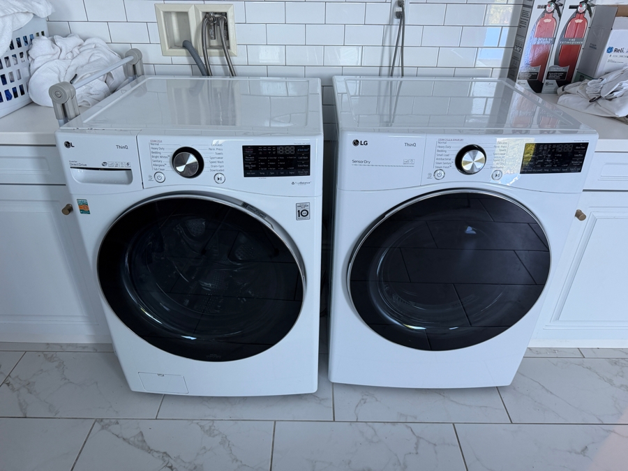 LG ThinQ Smart Front-Load Laundry Suite Featuring the LG WM4000HWA Washer and Matching LG DLGX4001W Gas Dryer Retails $1,800 [Photo 2]