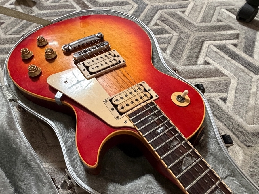 Vintage 1975 Gibson Les Paul Deluxe Standard Electric Guitar - Back Autographed by Lemmy from Motorhead and a Faded John Fogerty of CCR Autograph from Wade Norton's Personal Collection - This Guitar Has Been Used on Many Records and Shows [Photo 12]