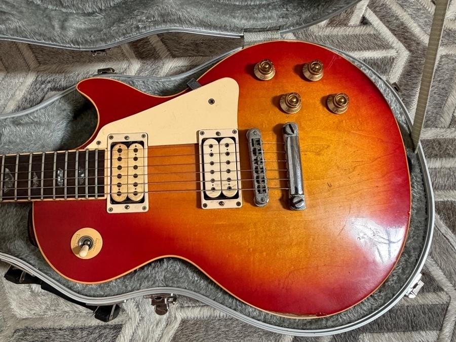 Vintage 1975 Gibson Les Paul Deluxe Standard Electric Guitar - Back Autographed by Lemmy from Motorhead and a Faded John Fogerty of CCR Autograph from Wade Norton's Personal Collection - This Guitar Has Been Used on Many Records and Shows [Photo 7]