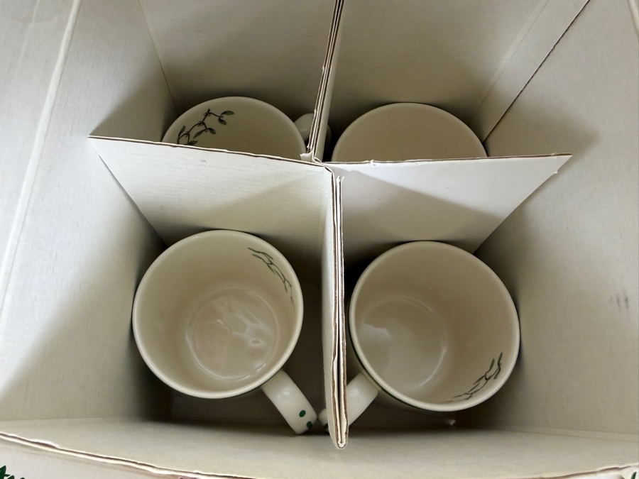 Just Added - Lot of Spode Christmas Tree Plates, Bowls, Glasses and Cups [Photo 10]