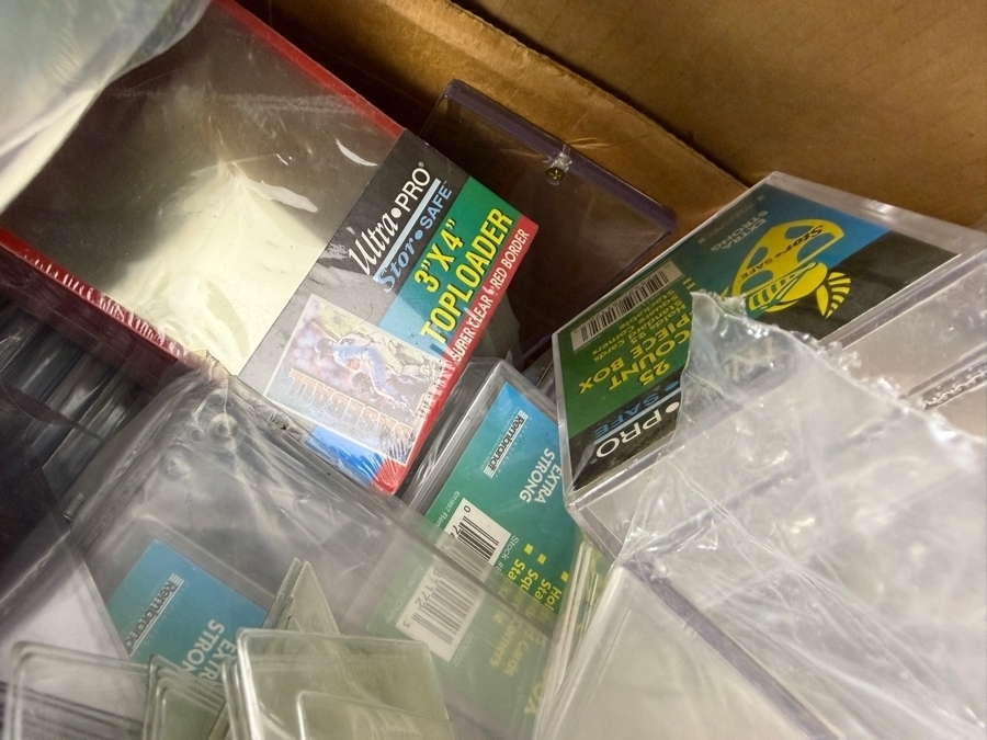 New Trading Card Holders and Plastic Boxes for Storing Cards [Photo 4]
