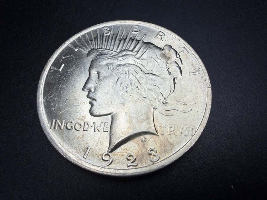 1922 Brilliant Uncirculated Peace Silver Dollar [Photo 2]