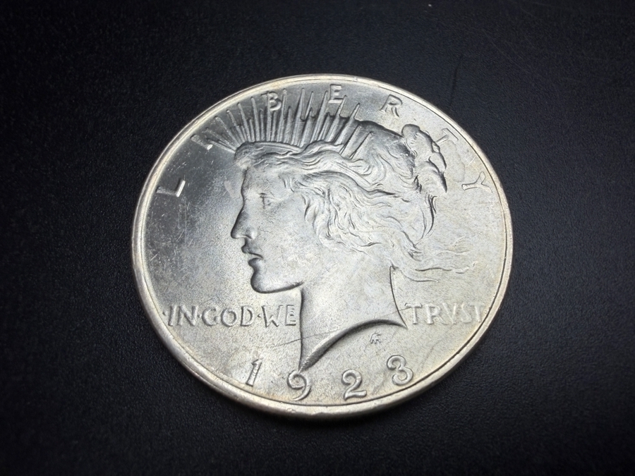1922 Brilliant Uncirculated Peace Silver Dollar [Photo 2]