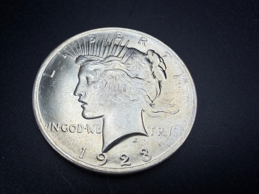 1922 Brilliant Uncirculated Peace Silver Dollar [Photo 2]