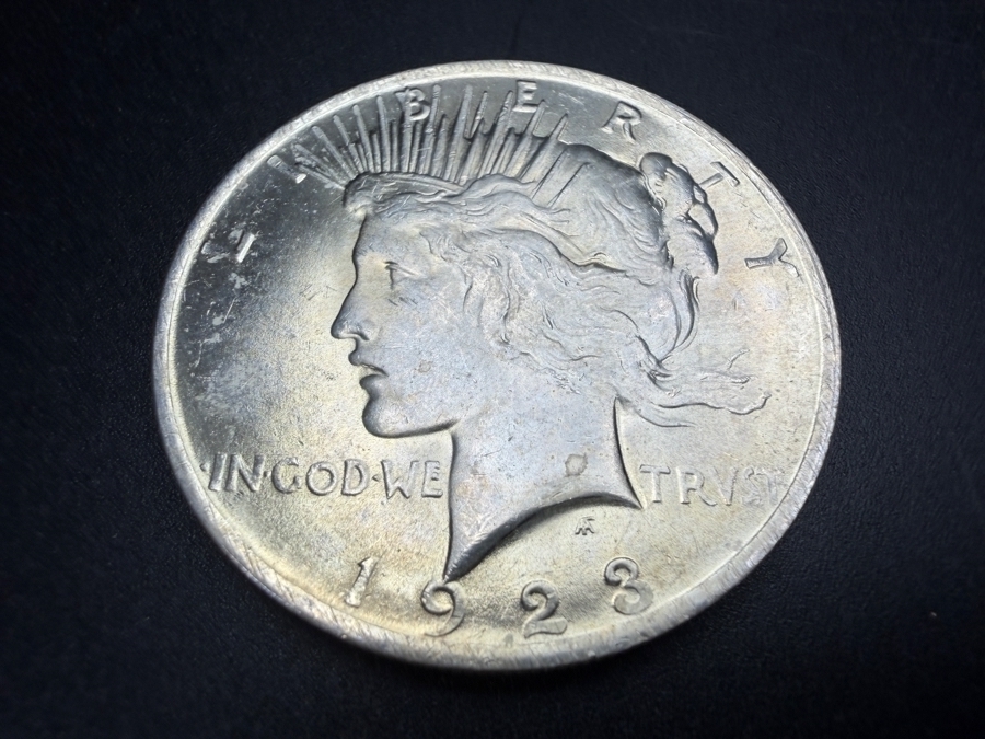 1922 Brilliant Uncirculated Peace Silver Dollar [Photo 2]