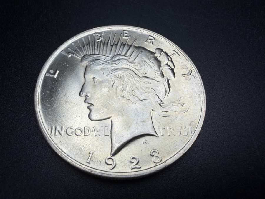 1922 Brilliant Uncirculated Peace Silver Dollar [Photo 2]