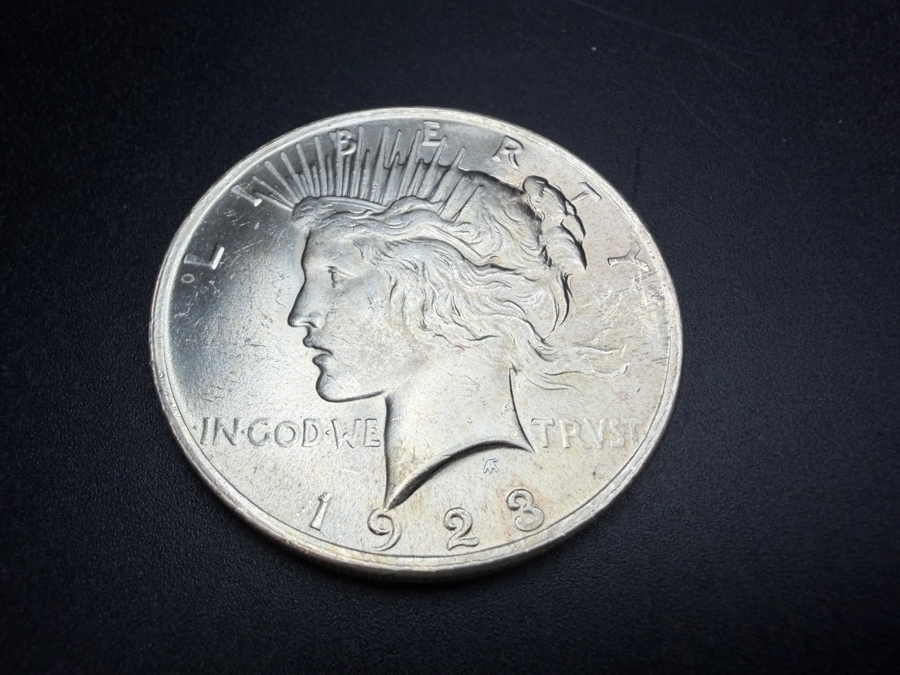 1922 Brilliant Uncirculated Peace Silver Dollar [Photo 2]