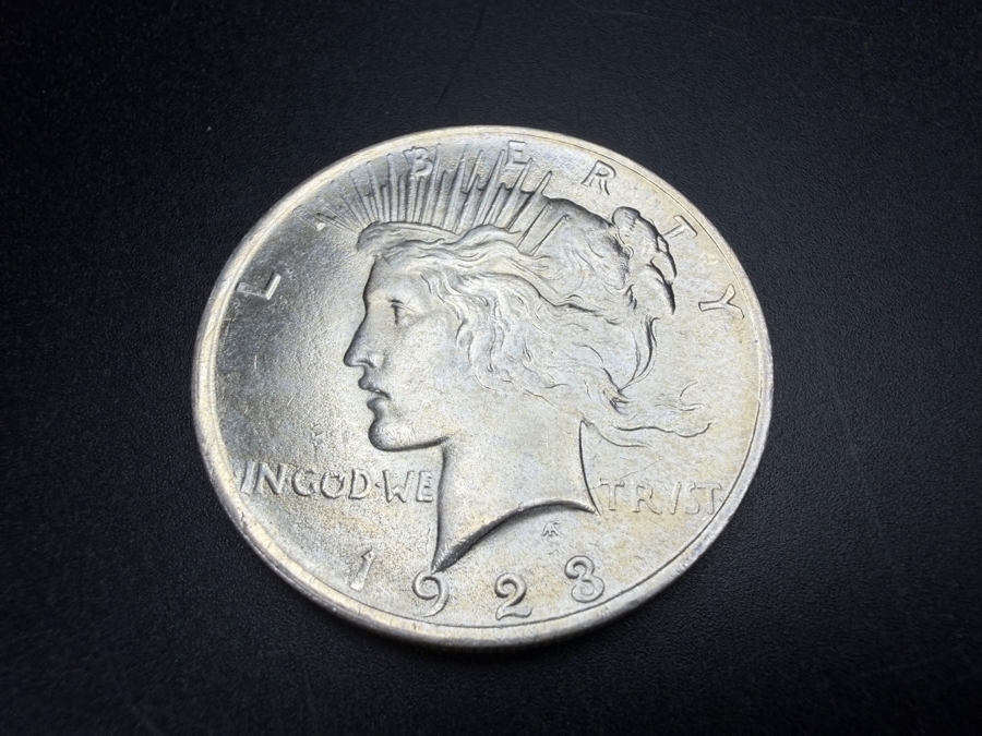 1922 Brilliant Uncirculated Peace Silver Dollar [Photo 2]