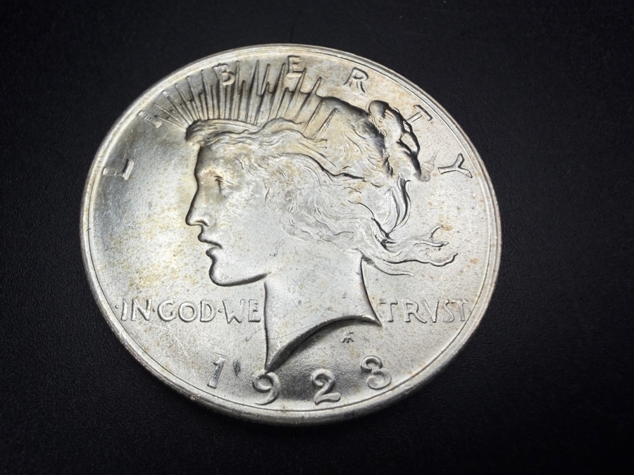 1922 Brilliant Uncirculated Peace Silver Dollar [Photo 2]