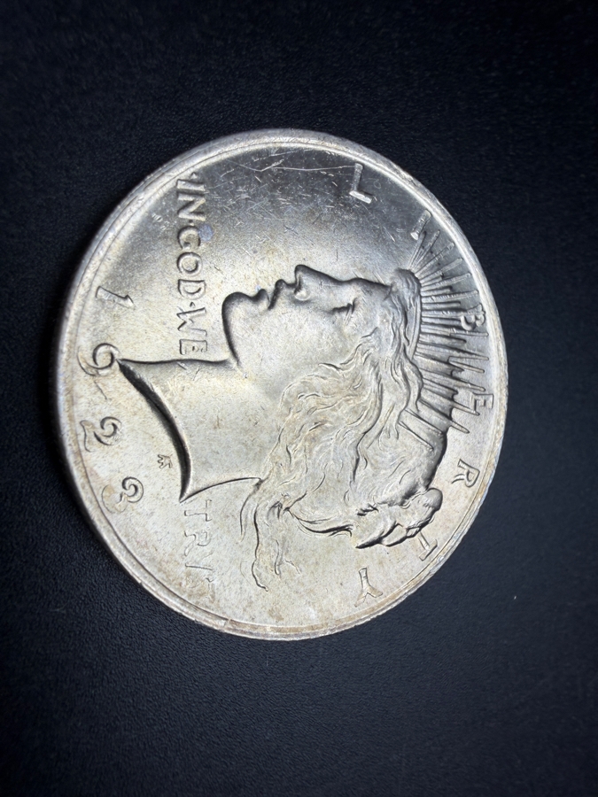 1922 Brilliant Uncirculated Peace Silver Dollar [Photo 2]
