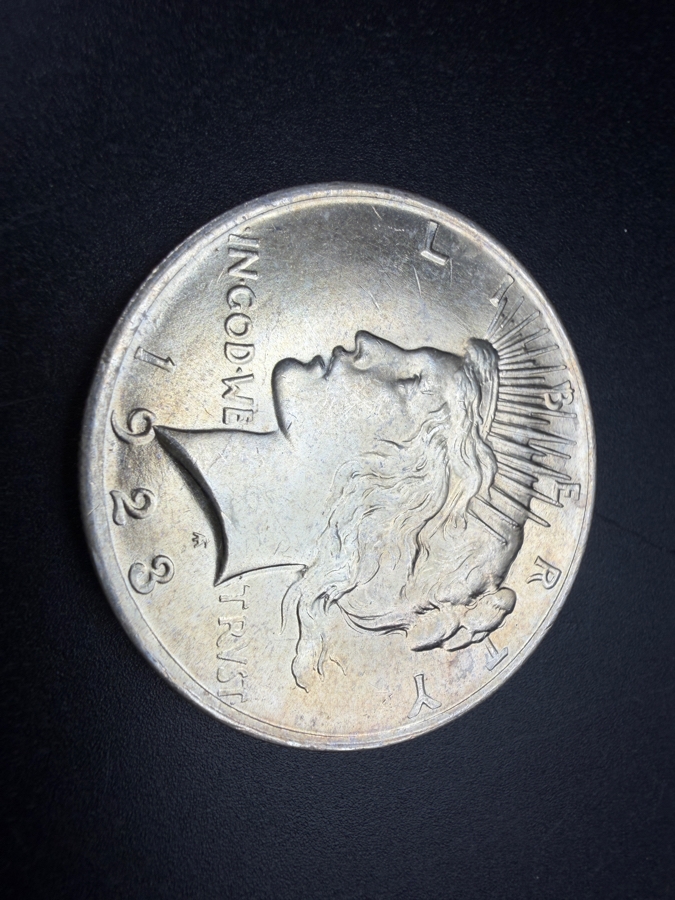 1922 Brilliant Uncirculated Peace Silver Dollar [Photo 2]