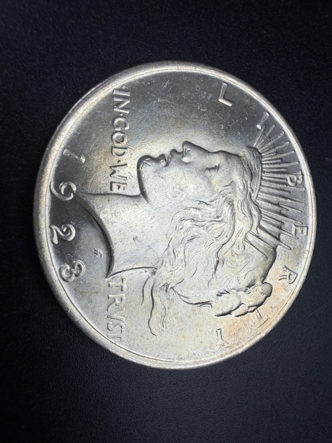 1922 Brilliant Uncirculated Peace Silver Dollar [Photo 2]
