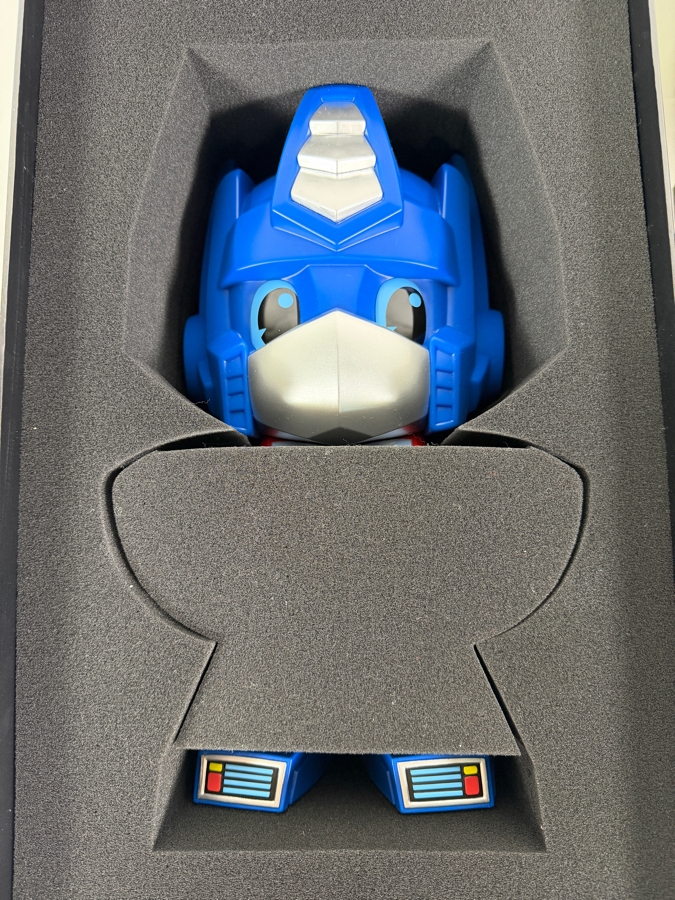 Funko Transformers Autobot Commander Optimus Prime Jumbo Chan 14 Inch Limited Edition Figure Estimate $275 - $350 [Photo 5]