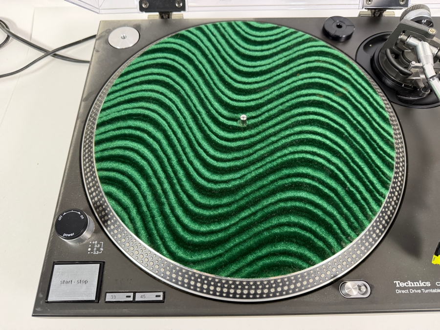 Technics SL-1200MK2 High-End Manual Direct Drive Turntable System With Stanton Headshell Dust Cover Estimate $450 - $800 [Photo 3]