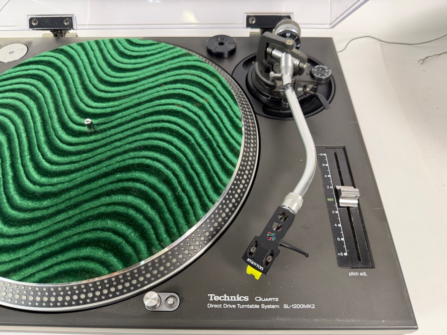 Technics SL-1200MK2 High-End Manual Direct Drive Turntable System With Stanton Headshell Dust Cover Estimate $450 - $800 [Photo 4]