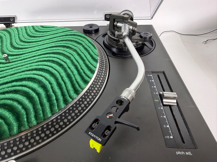 Technics SL-1200MK2 High-End Manual Direct Drive Turntable System With Stanton Headshell Dust Cover Estimate $450 - $800 [Photo 7]