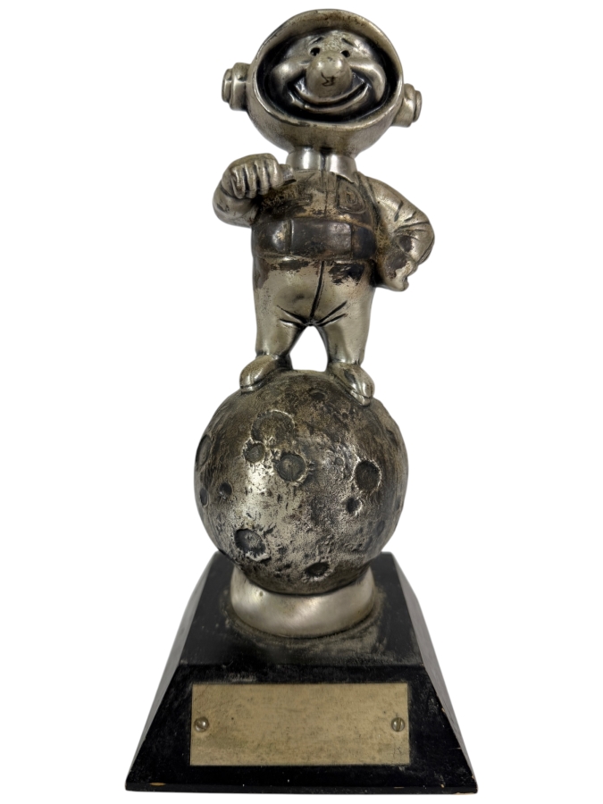Rare Vintage NASA Apollo Program 'Zero Defects' Apolloneer Award Statuette Astronaut Trophy Manufactured by General Electric (GE) Between 1965 and 1969 with 'Mississippi Test Support Department' Engraved on Back 8.5H [Photo 1]