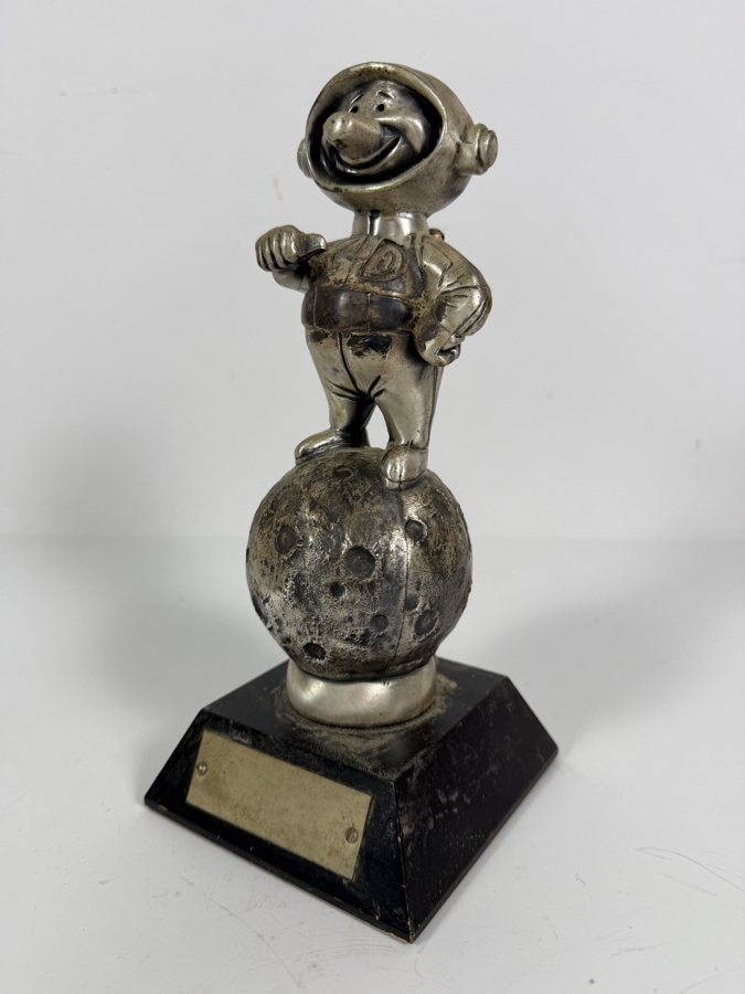 Rare Vintage NASA Apollo Program 'Zero Defects' Apolloneer Award Statuette Astronaut Trophy Manufactured by General Electric (GE) Between 1965 and 1969 with 'Mississippi Test Support Department' Engraved on Back 8.5H [Photo 2]