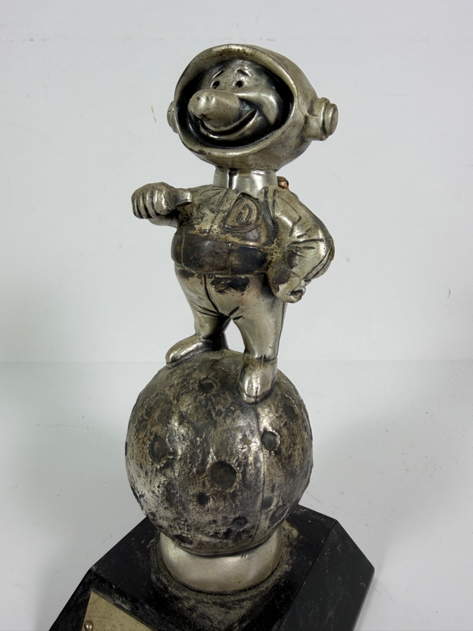 Rare Vintage NASA Apollo Program 'Zero Defects' Apolloneer Award Statuette Astronaut Trophy Manufactured by General Electric (GE) Between 1965 and 1969 with 'Mississippi Test Support Department' Engraved on Back 8.5H [Photo 3]