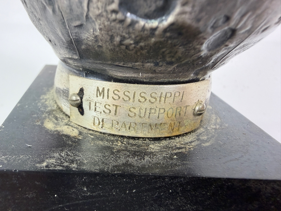 Rare Vintage NASA Apollo Program 'Zero Defects' Apolloneer Award Statuette Astronaut Trophy Manufactured by General Electric (GE) Between 1965 and 1969 with 'Mississippi Test Support Department' Engraved on Back 8.5H [Photo 7]