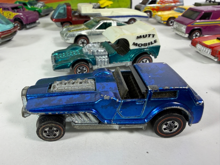 Just Added - Vintage Mattel Hot Wheels Redlines Cars Early Collection with Original 1969 Vinyl Collector's Race Case Storage Box - See Photos [Photo 10]