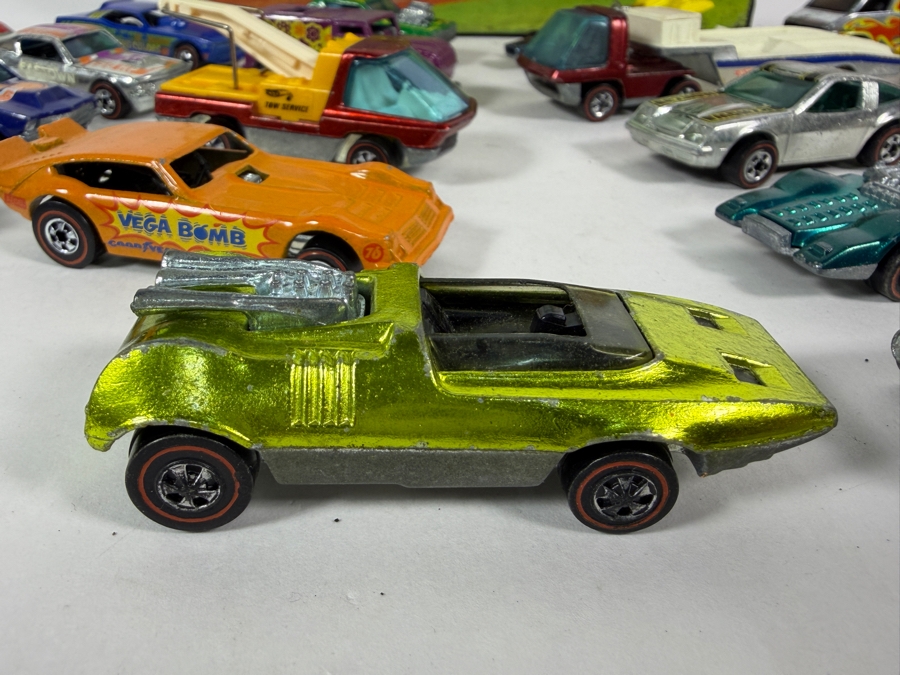 Just Added - Vintage Mattel Hot Wheels Redlines Cars Early Collection with Original 1969 Vinyl Collector's Race Case Storage Box - See Photos [Photo 8]